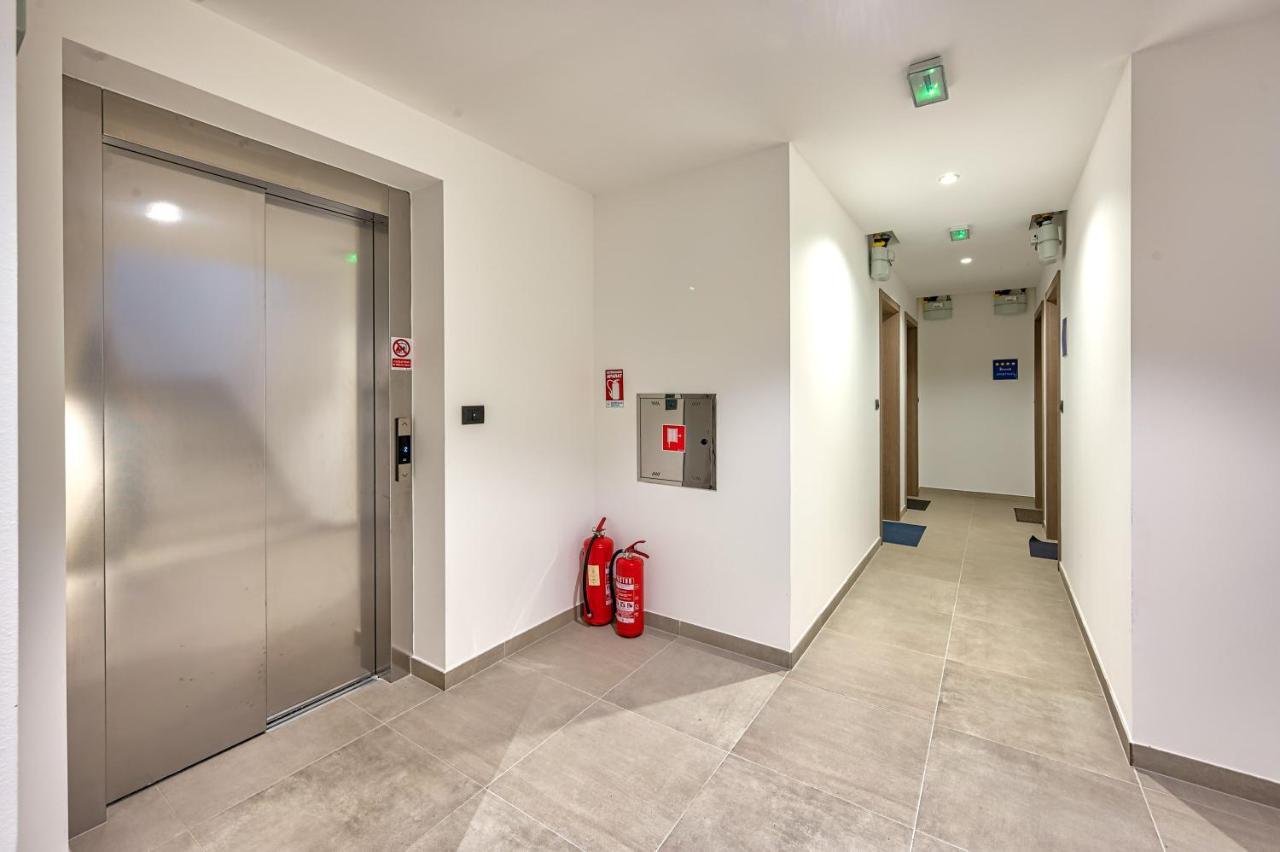 Art Apartment Monvidal Pula Exterior foto